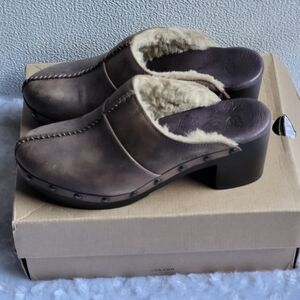 Ugg Kassi Shearling Lined Clog Size 7
